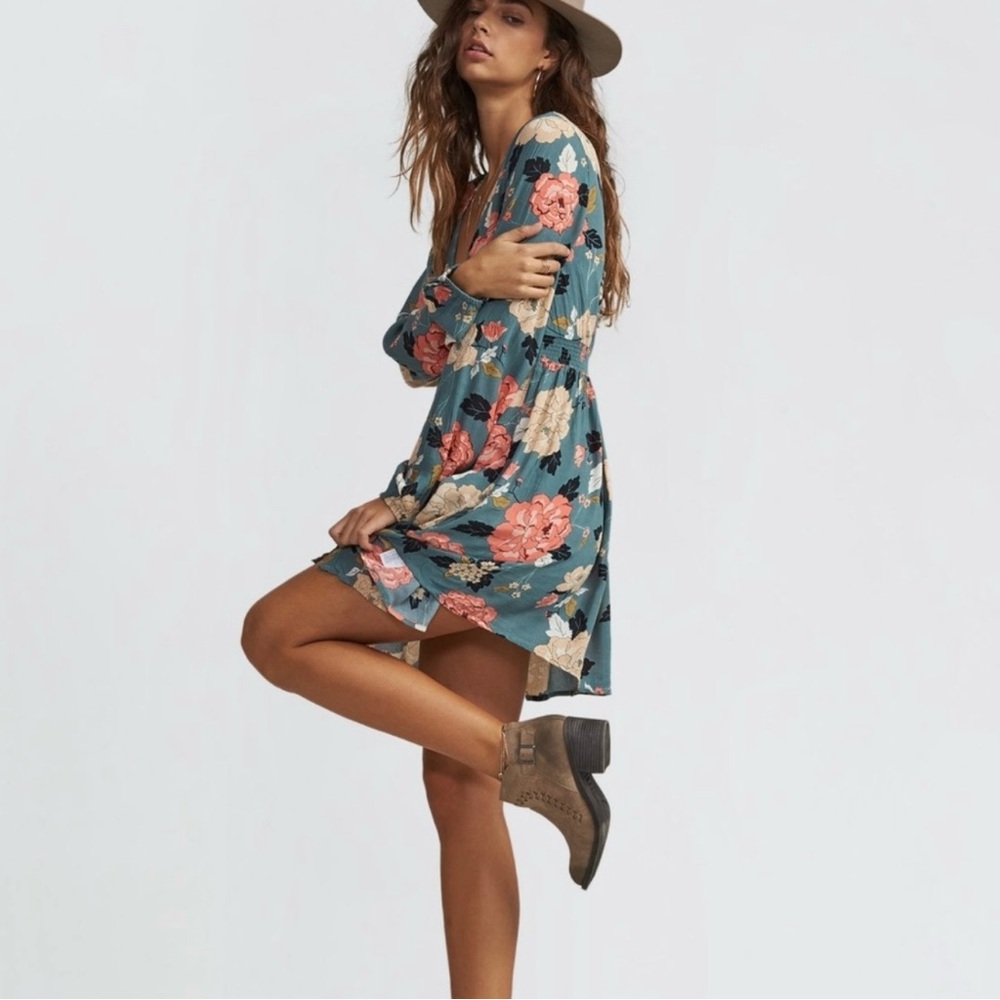 Billabong Your Love Skater Mini Dress Blue Pink Floral Flowy Rayon Boho Medium - Picture 2 of 12